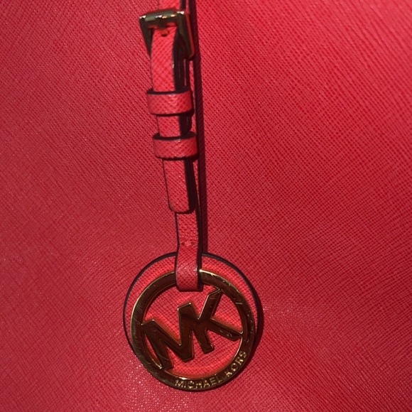 Micheal Kors Jet set Tote in coral/red - Picture 5 of 5